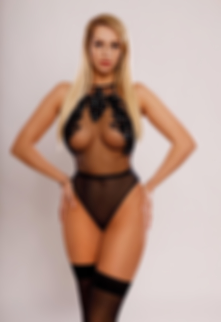 Blonde hair london escort Sonia located in Mayfair picture 4